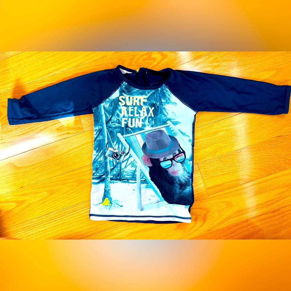 Kids Surf Relax Fun Swim Shirt size 3-4T